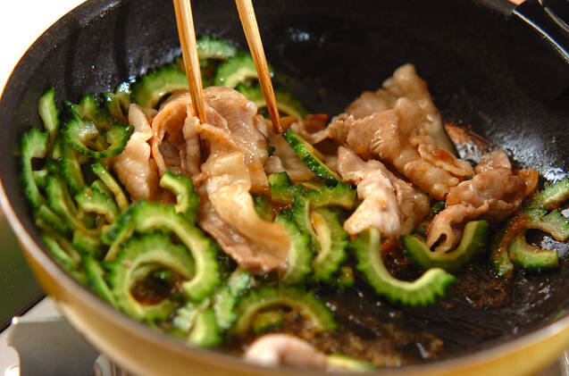 夏の風物詩ゴーヤと豚肉の炒め物の作り方の手順4