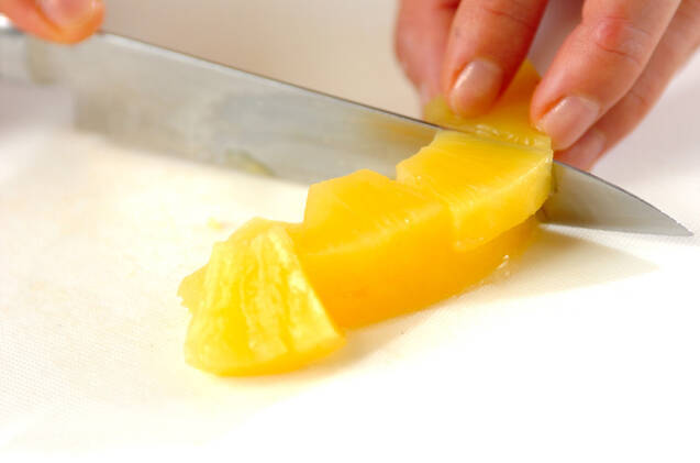 パイナップルのコンデンスミルク風味の作り方の手順1