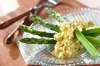 グリーンアスパラの卵ソース