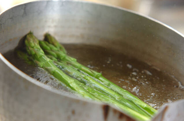 グリーンアスパラの卵ソースの作り方の手順2