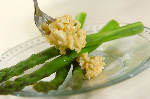 グリーンアスパラの卵ソースの作り方の手順3