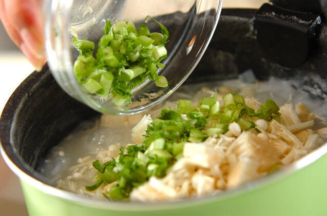 超簡単おかゆ 炊いたご飯から作る基本レシピ だいこんときのこの作り方の手順3