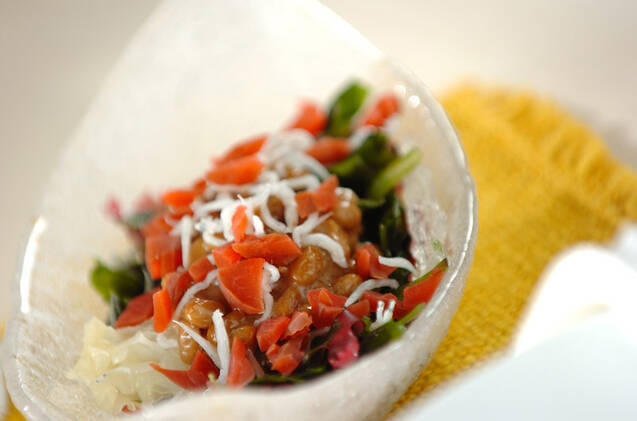 海藻とカリカリ梅のサラダ