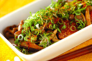 鮭とキノコのマヨしょうゆ炒め