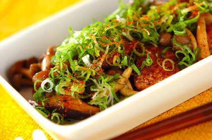 鮭とキノコのマヨしょうゆ炒め