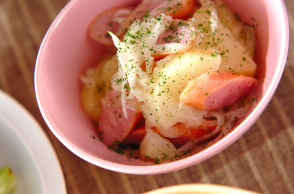 ジャガイモとソーセージのサラダ