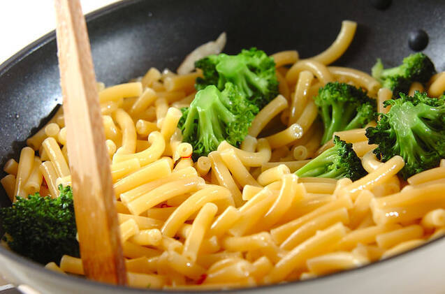 ブロッコリー入りペペロンチーノの作り方の手順4