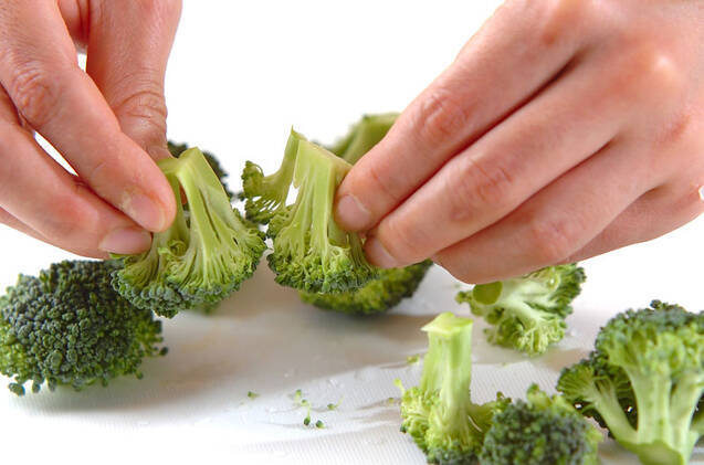 ブロッコリー入りペペロンチーノの作り方の手順1