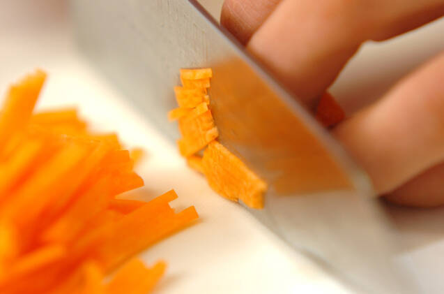 ニンジンのゴマ和えの作り方の手順1