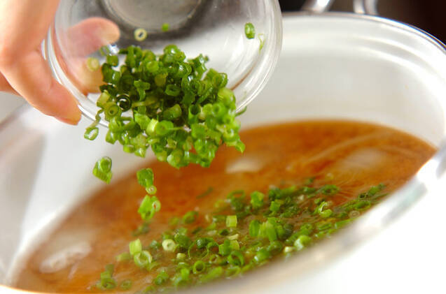 玉ネギとジャガイモのみそ汁の作り方の手順4