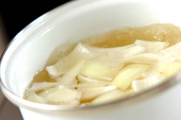 玉ネギとジャガイモのみそ汁の作り方の手順3