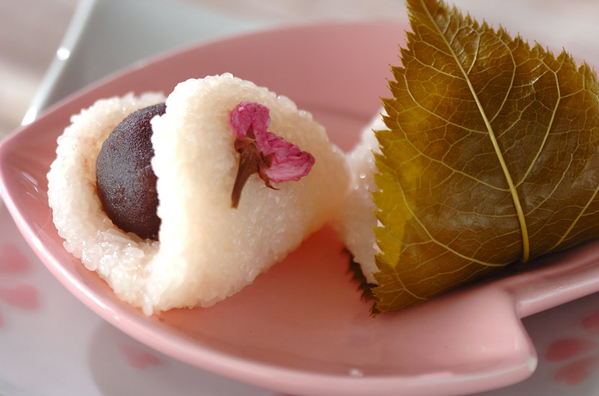 桜餅の葉っぱ、食べる？食べない？気になる葉の種類まで丸ごと調べてみたの画像