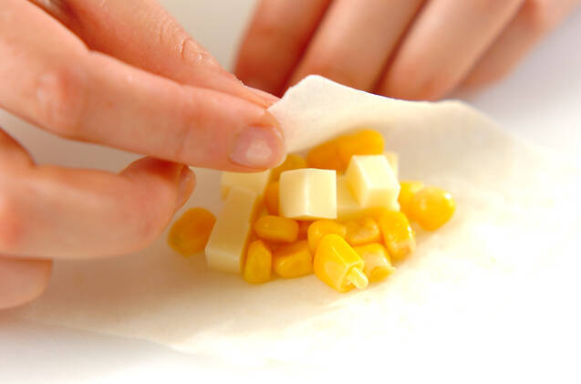 コーンとチーズのひとくち春巻きの作り方の手順4