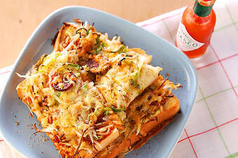 たっぷりモヤシのパンピザ