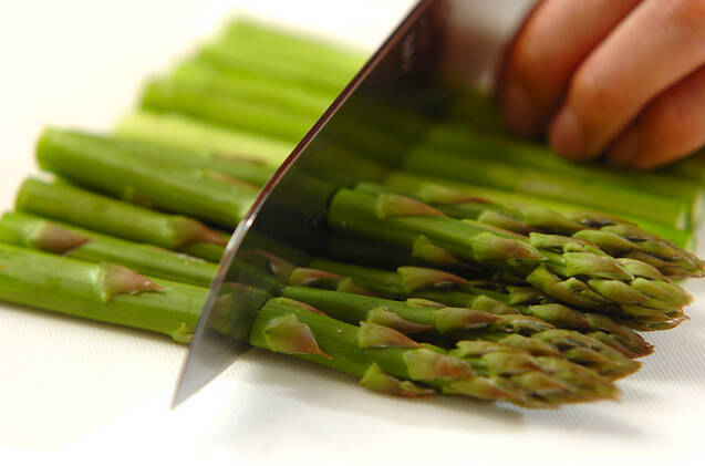 アスパラのクミンバターの作り方の手順1