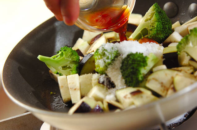 ブロッコリーとナスの人気ピリ辛炒め by杉本 亜希子さんの作り方の手順4