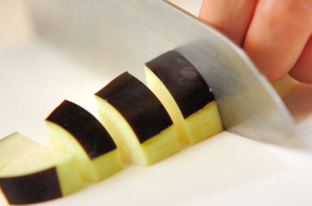 ブロッコリーとナスの人気ピリ辛炒め by杉本 亜希子さんの作り方の手順1