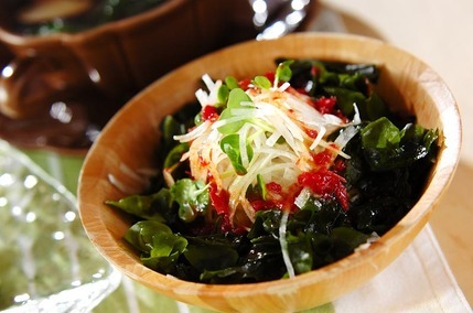 大根とワカメの梅サラダ