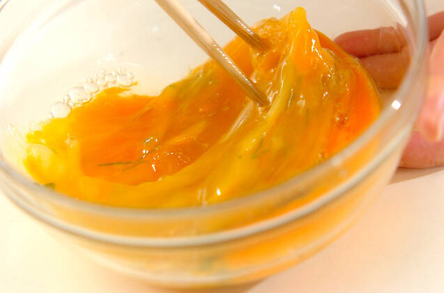 とろろ昆布のオープンオムレツの作り方の手順1