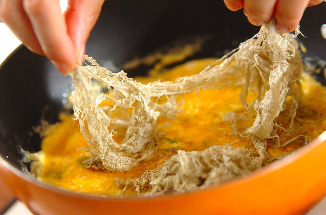 とろろ昆布のオープンオムレツの作り方の手順2