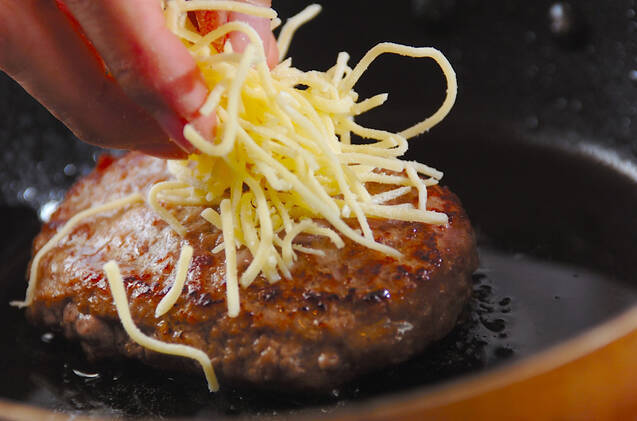 ハンバーグキノコソースの作り方の手順2