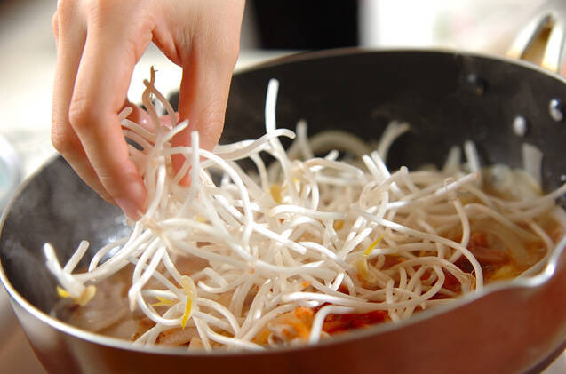 豚モヤシのキムチ煮の作り方の手順3