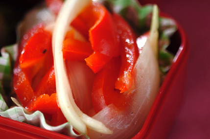 パプリカと玉ネギのマリネ