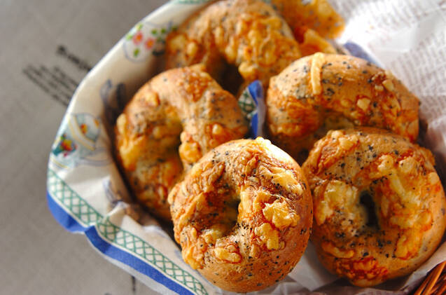 黒ゴマペッパーチーズベーグル