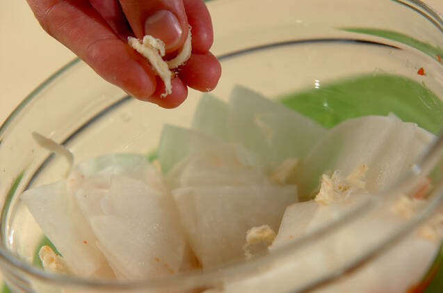 大根とサキイカの梅肉和えの作り方の手順4