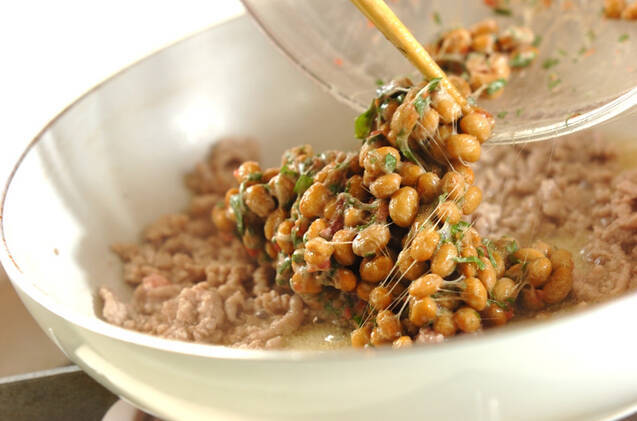 梅シソ肉納豆のレタス包みの作り方の手順2