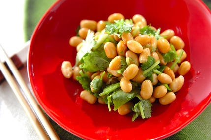 大豆と香菜のサラダ