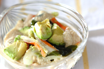 豆腐ドレッシングのアボカドサラダ