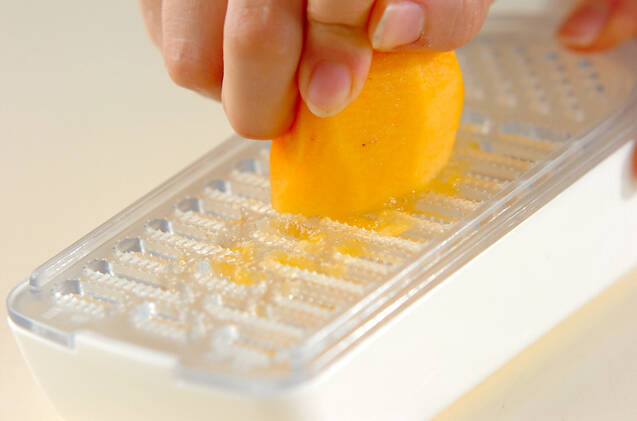 ヨーグルトの柿ソースがけの作り方の手順1