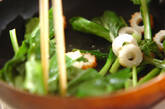 小松菜とちくわのユズコショウ炒めの作り方2