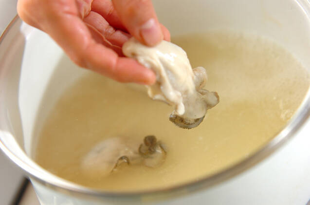 カキのみそ汁の作り方の手順2