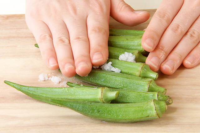 オクラのカレースープの作り方の手順1