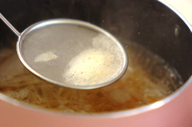 大根とニンジンのせん切りスープの作り方の手順3