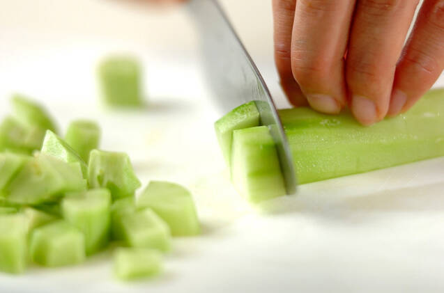 ジャジュク・トルコ風サラダの作り方の手順1