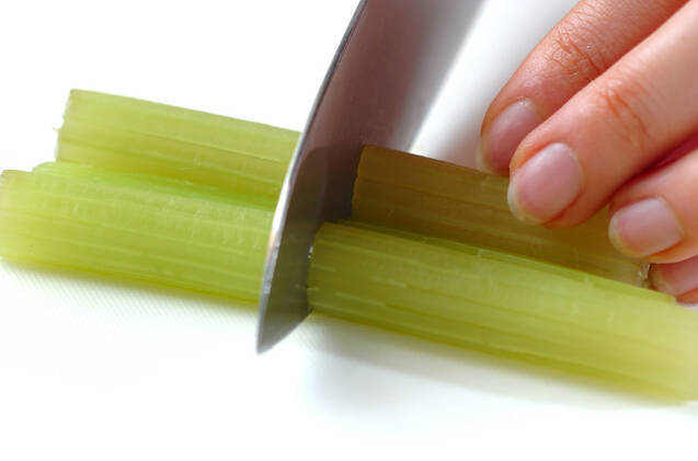 昔ながらの定番 フキと油揚げの煮物の作り方の手順3