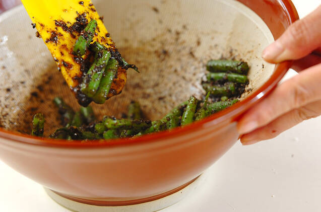 サヤインゲンの黒ゴマ和えの作り方の手順3