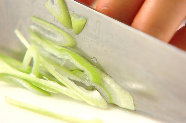 ナメコと卵のスープの作り方の手順2