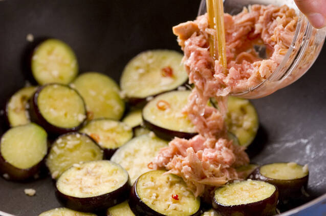 ツナのトマトソースペンネの作り方の手順2