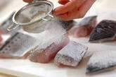 魚介とアスパラの塩炒めの下準備1