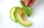 アボカドとエビハンペンのホットサンドの作り方1