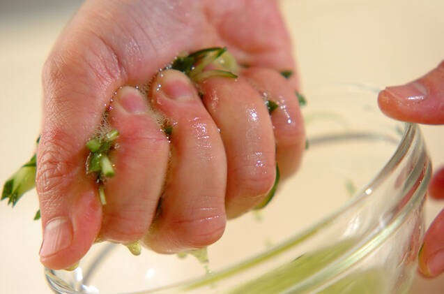 もずくとジュンサイの酢の物の作り方の手順3