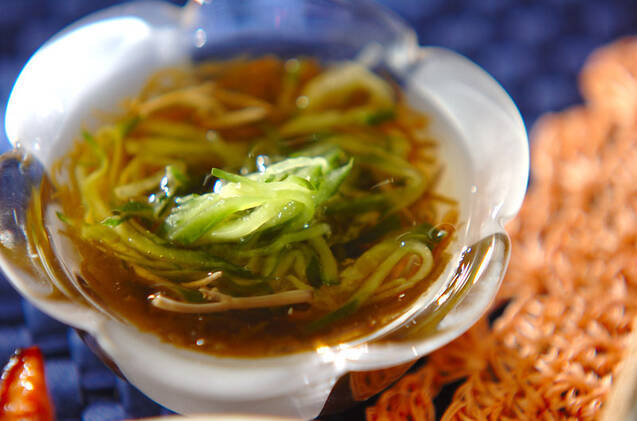 もずくとジュンサイの酢の物