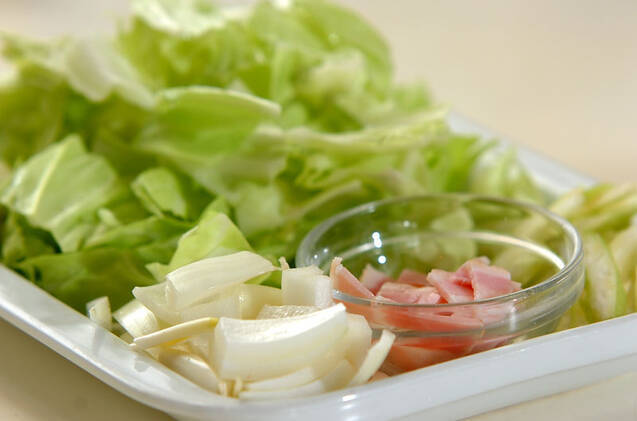 春キャベツのコンソメスープの作り方の手順1