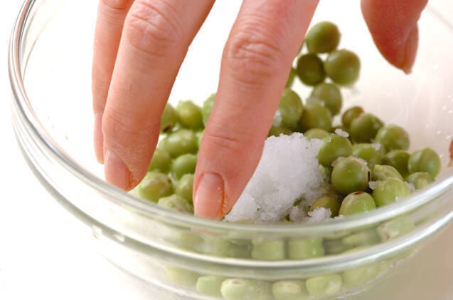 エンドウ豆の卵とじの作り方の手順1