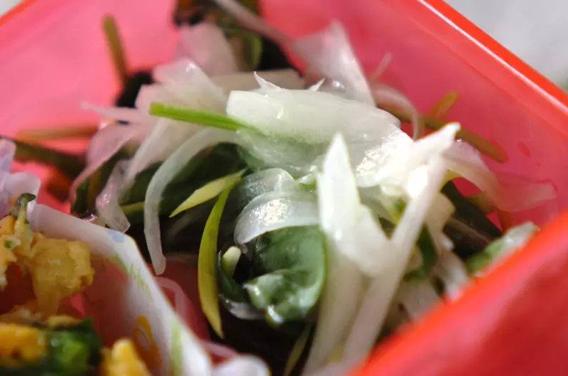 ルッコラと玉ネギのサラダ 副菜 レシピ 作り方 E レシピ 料理のプロが作る簡単レシピ