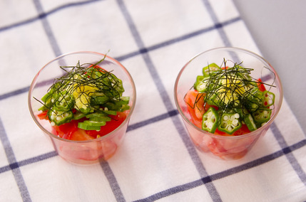 オクラのせトマト